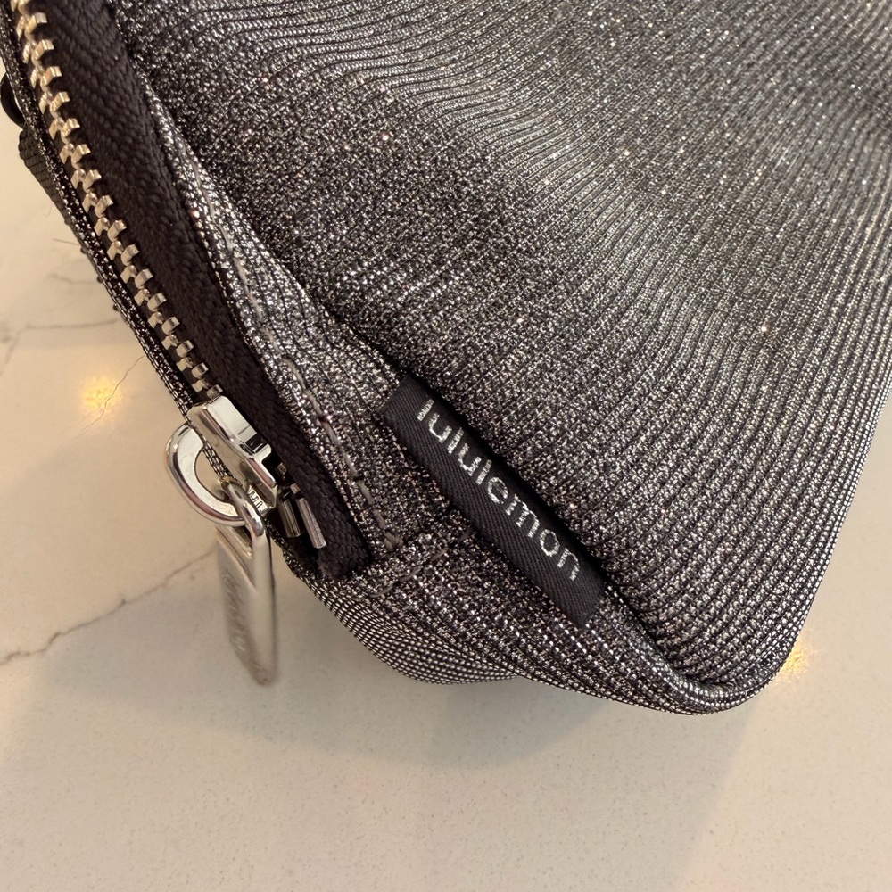 Lululemon Everywhere Belt Bag 1L silver Glitter - Picture 5 of 12